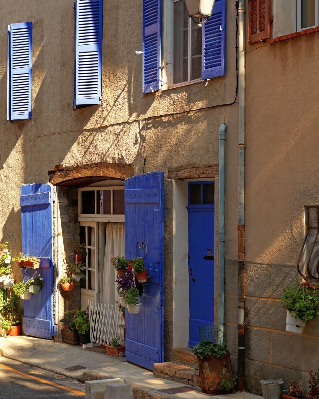 Maison et ruelle à Cotignac en Provence Verte et Verdon